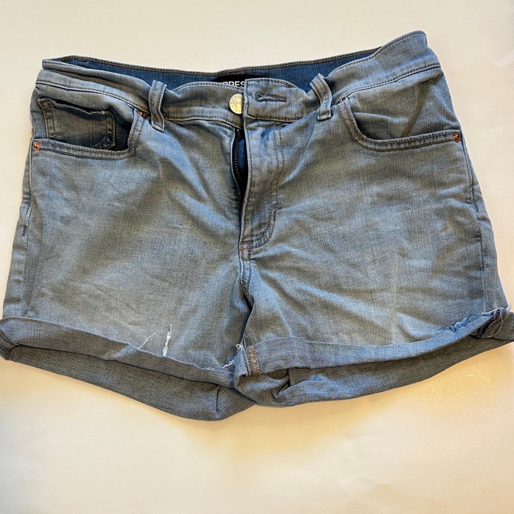Express Light Blue Jean Shorts. MIDI mid rise size 6. Women’s.